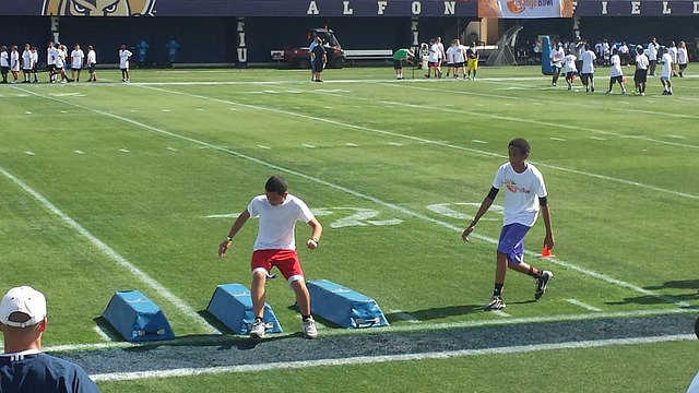 足球国足争议判罚引专家讨论